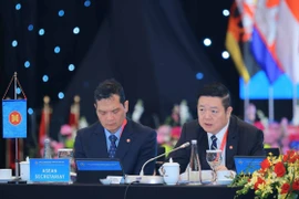 ASEAN Secretary General Kao Kim Hourn (right) (Photo: VNA)