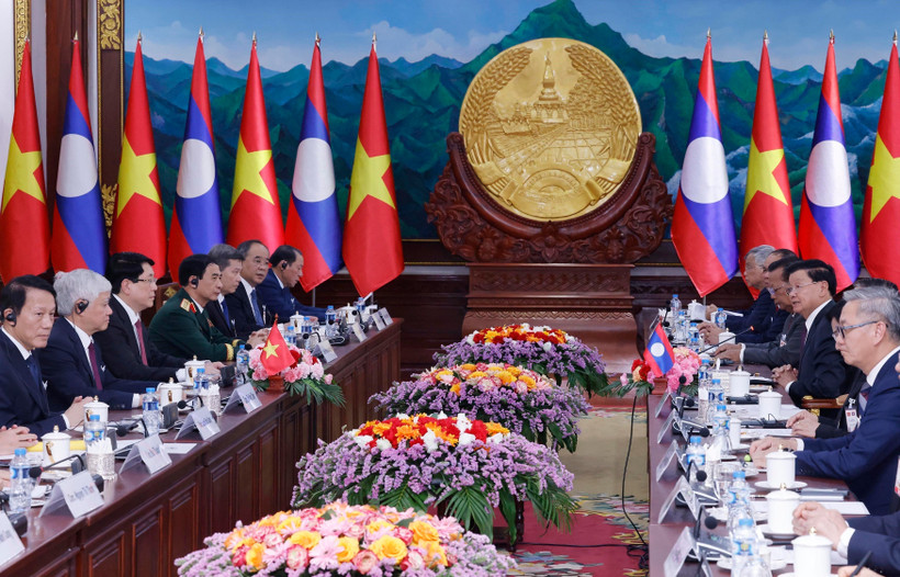 At the talks between Vietnamese State President Luong Cuong, and General Secretary of the Lao People's Revolutionary Party (LPRP) Central Committee and President of Laos Thongloun Sisoulith in Vientiane on April 24. (Photo: VNA)