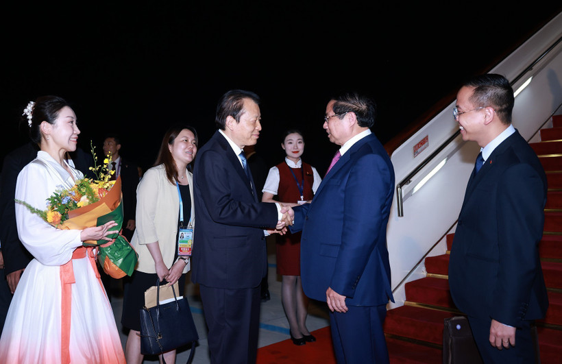 Prime Minister Pham Minh Chinh arrives at Tianjin Binhai International Airport, beginning his working trip to attend the Shanghai Cooperation Organisation (SCO) Summit 2025 and have activities in China. (Photo: VNA)