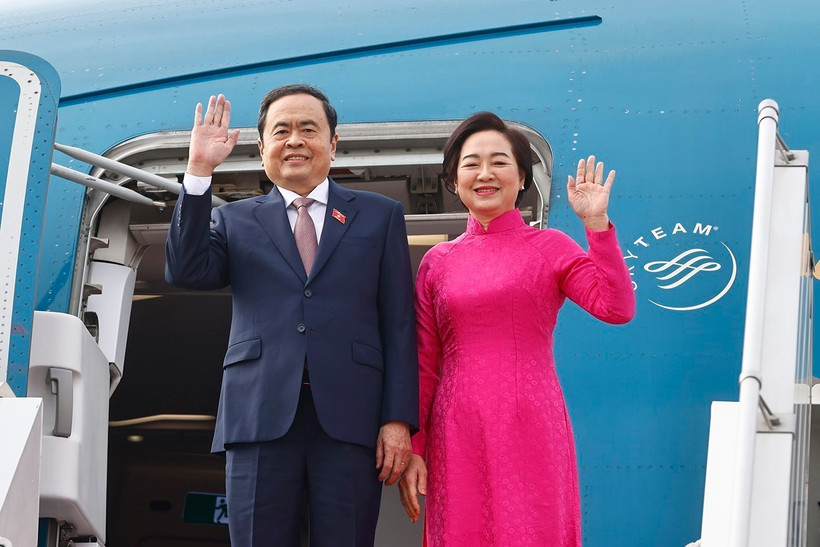 National Assembly Chairman Tran Thanh Man and his spouse Nguyen Thi Thanh Nga leave Armenia for Uzbekistan to attend the 150th Assembly of the Inter-Parliamentary Union (IPU-150) and pay an official visit to the country. (Photo: VNA)