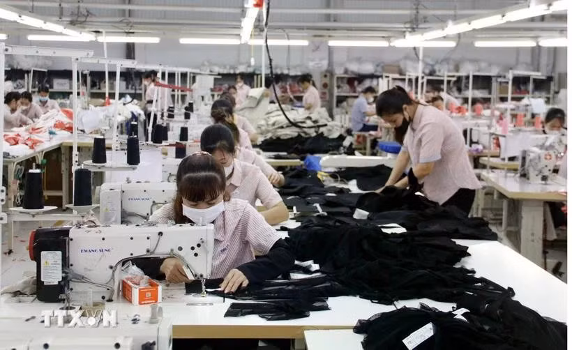 Workers at a garment company (Photo: VNA)