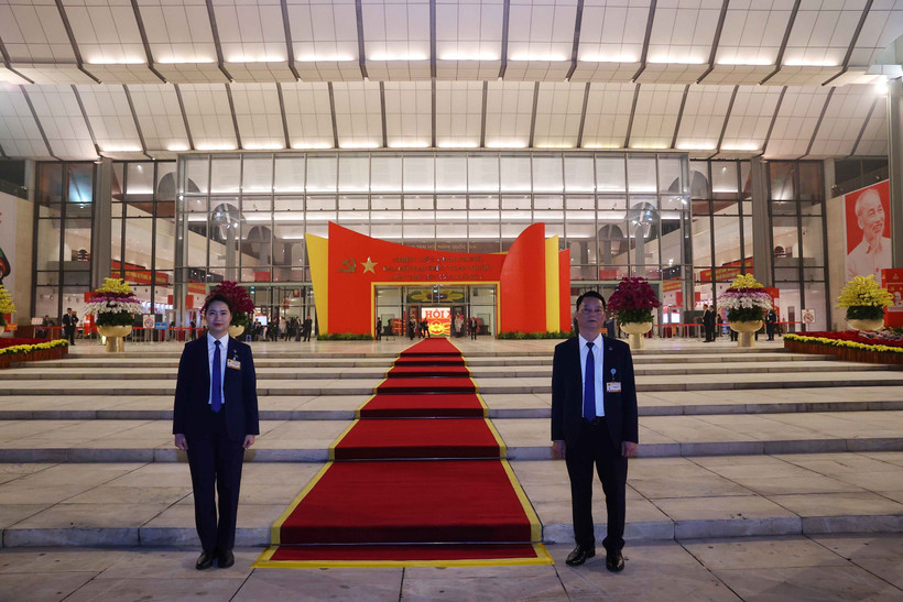 Security personnel are on duty in the main lobby of ​​the National Convention Centre. (Photo: VNA)