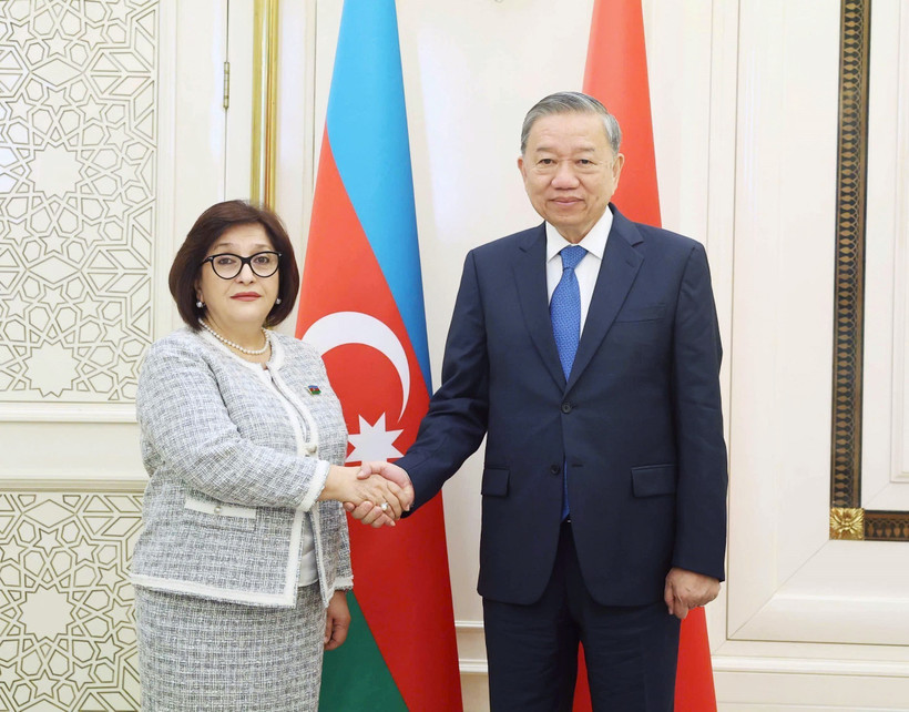 General Secretary of the Communist Party of Vietnam Central Committee To Lam (R) neets with Sahiba Gafarova, Speaker of the Milli Majlis (National Assembly) of Azerbaijan, in Baku on May 8. (Photo: VNA)