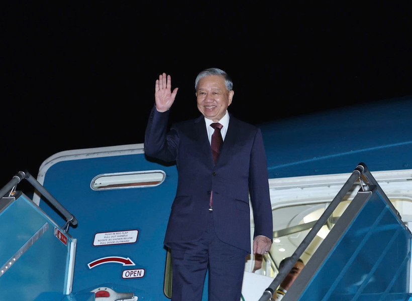 General Secretary of the Communist Party of Vietnam (CPV) Central Committee To Lam leaves Hanoi for a three-day state visit to the Democratic People's Republic of Korea. (Photo: VNA)
