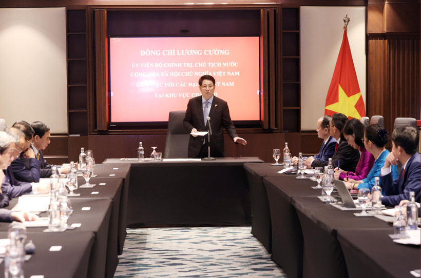 State President Luong Cuong speaks at the working session with Vietnamese Ambassadors to African countries. (Photo: VNA)