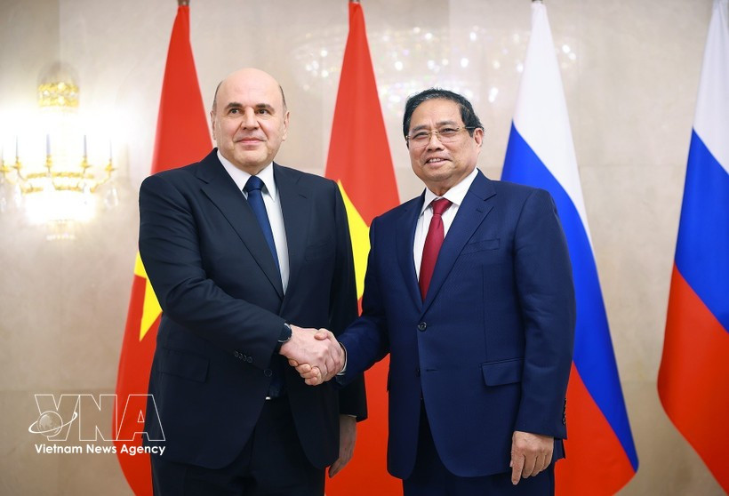 Vietnamese PM Pham Minh Chinh (R) holds talks with his Russian counterpart Mikhail Mishustin in Moscow on March 23. (Photo: VNA)