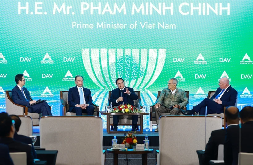 Vietnamese Prime Minister Pham Minh Chinh (centre) speaks at the plenary session of the 2nd ASEAN Future Forum in Hanoi on February 26. (Photo: VNA)