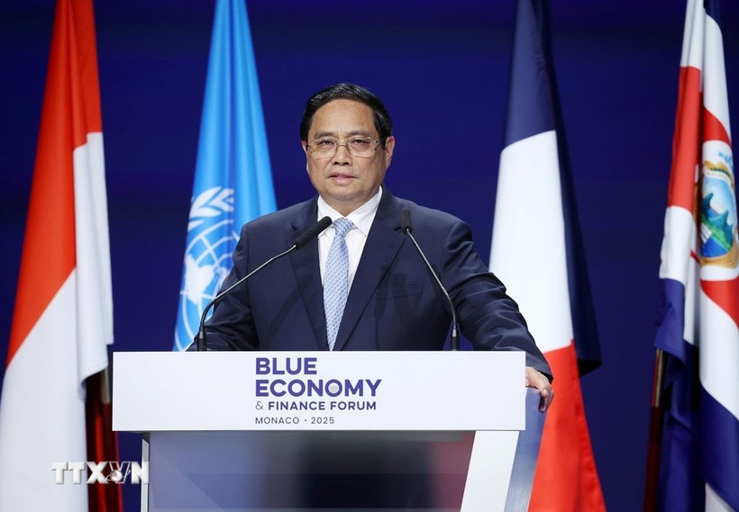 Prime Minister Pham Minh Chinh delivers a speech at the Blue Economy and Finance Forum hosted by the Principality of Monaco as part of the 3rd United Nations Ocean Conference (UNOC 3). (Photo: VNA)