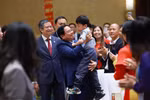 PM Pham Minh Chinh meets with representatives of Vietnamese community in China
