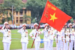 The ceremony features the national flag being hoisted and the national anthem played in a respectful and reverent atmosphere. (Photo: VNA)
