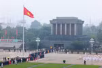16th NA deputies pay tribute to President Ho Chi Minh