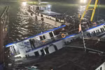 Wreckage of capsized boat salvaged in Ha Long Bay, more victims found