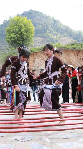  Vietnam preserves cultural soul of very-small ethnic groups