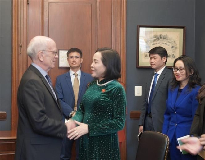 NA Vice Chairwoman Nguyen Thi Thanh meets with US Senator Peter Welch. (Photo: VNA) peter-welch.jpg