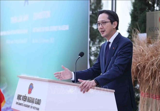 Deputy Minister of Foreign Affairs and head of ASEAN SOM Vietnam Do Hung Viet speaks at the event (Photo: VNA)