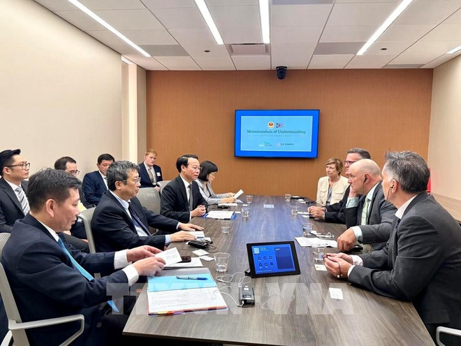 At the working session between Minister of Agriculture and Environment Do Duc Duy and Ohio Agriculture Secretary Brian Baldridge (Photo: VNA) 101052-viet-nam-nhap-khau-nguyen-lieu-thuc-an-chan-nuoi-tu-bang-ohio-my.jpg