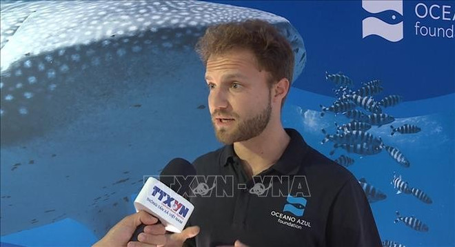 Expert Louis Lambrechts on international ocean advocacy at the Oceano Azul Foundation (Photo: VNA) chuyen-gia-chinh-sach.jpg