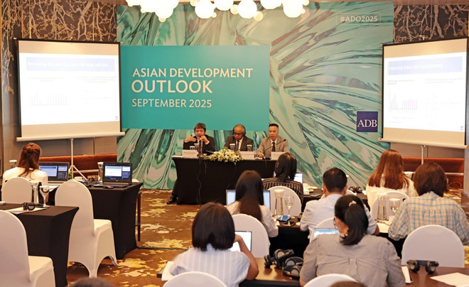 At the launch of the ADB's Asian Development Outlook September 2025 report. (Photo: VNA)