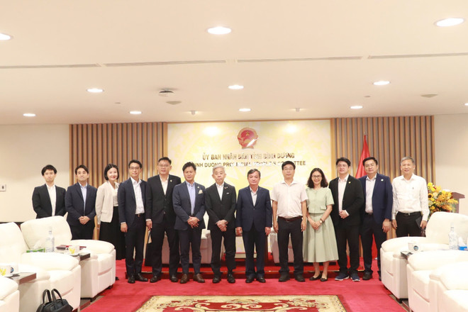 Delegates pose for a group photo at the working session (Photo: VNA) bd2.jpg