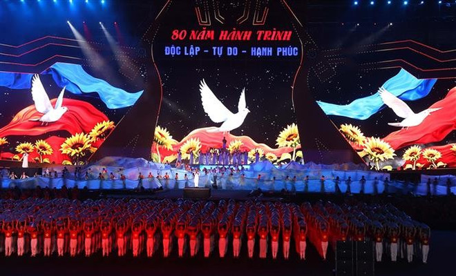 vna-potal-chuong-trinh-nghe-thuat-quoc-gia-dac-biet-80-nam-hanh-trinh-doc-lap-tu-do-hanh-phuc-8249701.jpg