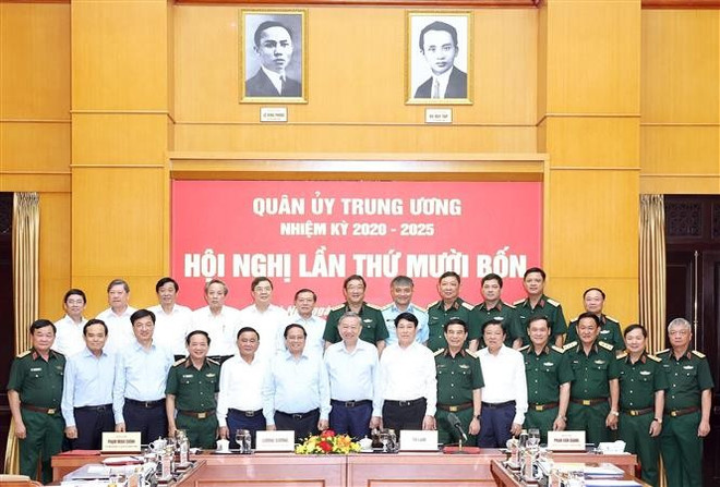 Party General Secretary To Lam, Secretary of the Central Military Commission, and high-ranking officials in a photo at the conference (Photo: VNA)