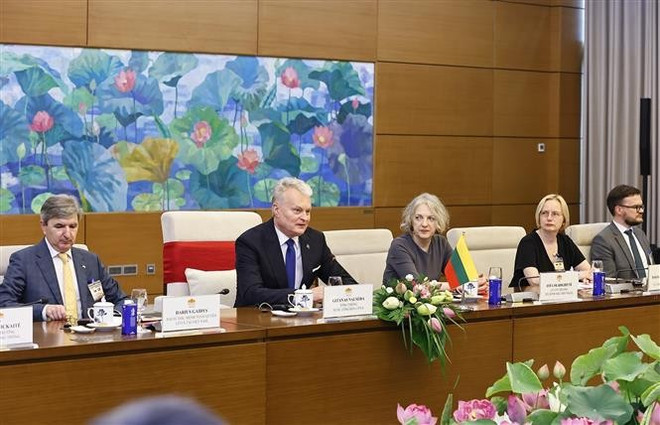 Lithuanian President Gitanas Nauseda is paying an official visit to Vietnam (Photo: VNA) vna-potal-chu-tich-quoc-hoi-tran-thanh-man-hoi-kien-tong-thong-litva-gitanas-nauseda-8087865.jpg