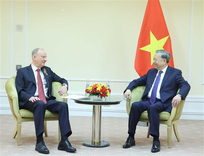 Party General Secretary To Lam (R) and Chairman of the Russian Maritime Board Nikolai Patrushev at their meeting. (Photo: VNA) vna-to-lam-patrushev.jpg