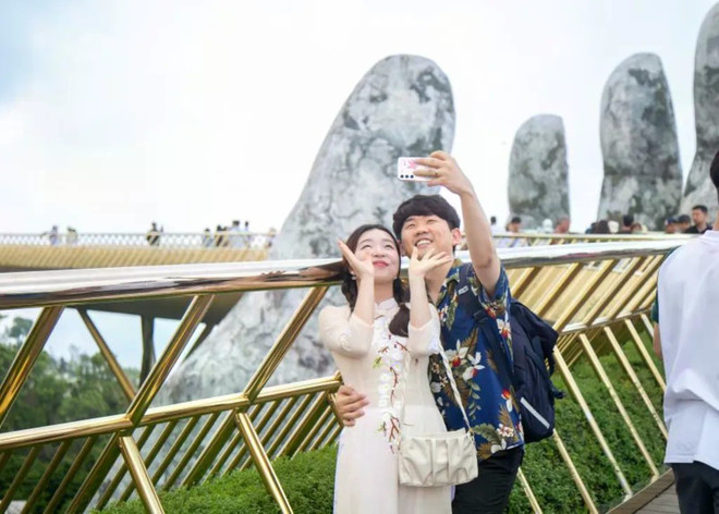 2-da-nang-sun-group-korean-visitors.jpg