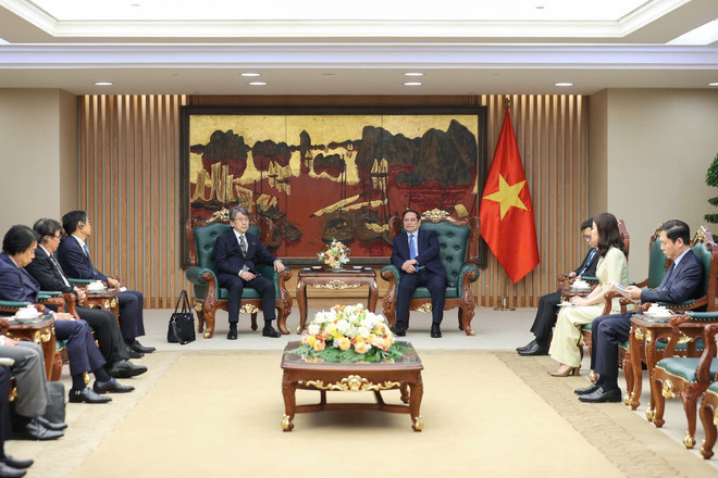 Prime Minister Pham Minh Chinh receives Chairman of Japan Bank for International Cooperation Maeda Tadashi in Hanoi on June 29. (Photo: VNA)