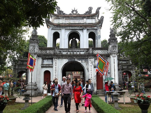 Tourists at the Temple of Literature complex - a key destination in Hanoi (Photo: VNA) temple-of-literature.jpg