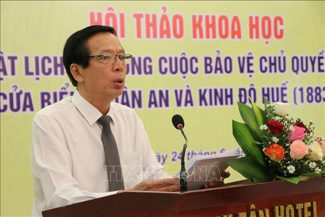 Phan Tien Dung, Chairman of the Hue Association of Historical Science, speaks at the event. (Photo: VNA) hu.jpg
