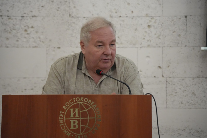 Professor Dmitry Mosyakov, Director of the Centre for Southeast Asia, Australia and Oceania Studies at the Institute of Oriental Studies under the Russian Academy of Sciences – chairs the symposium. (Photo: VNA) symposium-discusses-momentum-for-traditional-vietnam-russia-relations-2.jpg