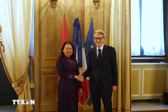 Vice State President Vo Thi Anh Xuan (L) meets with President of the Italian Chamber of Deputies Senator Giulio Terzi, head of the Italian Senate's Committee on European Union Policy (Photo: VNA) vo-thi-anh-xuan-1.jpg