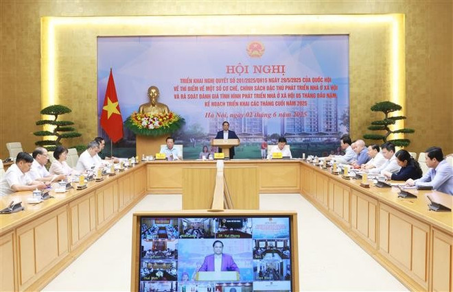 Prime Minister Pham Minh Chinh chairs the teleconference on June 2 (Photo: VNA)