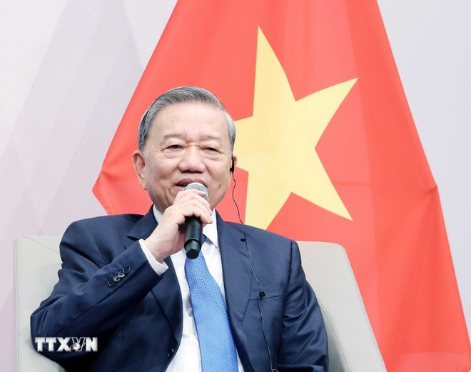 Party General Secretary To Lam delivers a policy speech at the Lee Kuan Yew School of Public Policy of Singapore. (Photo: VNA) to-lam-policy-speech-singapore-vna.jpg