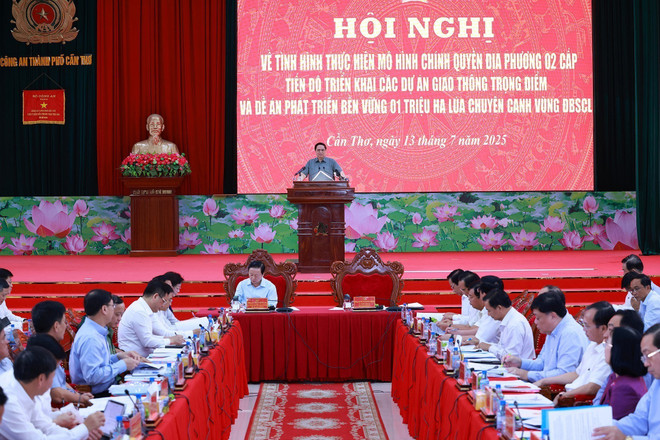 An overview of the conference (Photo: VNA) vna-potal-thu-tuong-chu-tri-hoi-nghi-ve-thuc-hien-chinh-quyen-hai-cap-va-trien-khai-du-an-trong-diem-vung-dbscl-8146028.jpg