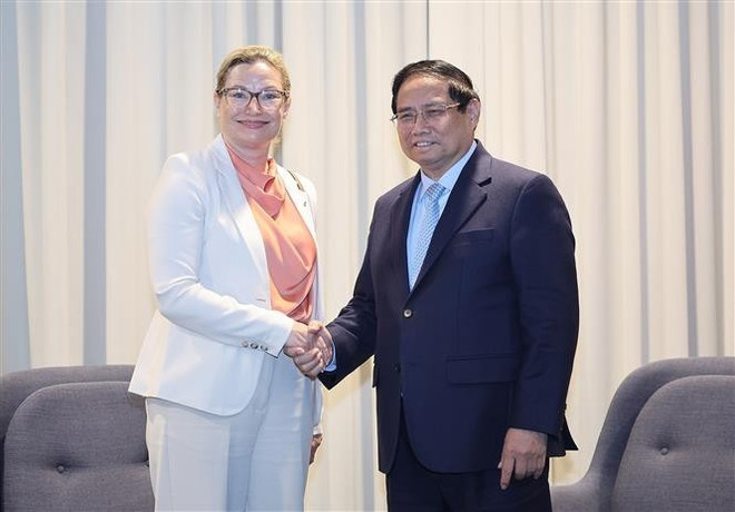 Vietnamese Prime Minister Pham Minh Chinh (R) shakes hands with President of AstraZeneca for the Nordic and Swedish markets Emelie Antoni at their meeting on June 13, 2025. (Photo: VNA) astra.jpg