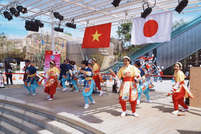 A Vietnamese Yosakoi dance team perform at the expo. (Photo: VietnamPlus)