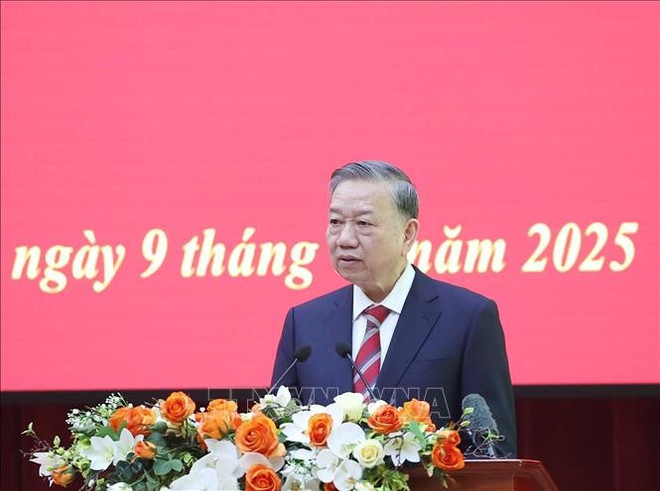 Party General Secretary To Lam addresses the meeting (Photo: VNA) vna-potal-tong-bi-thu-to-lam-gap-mat-cac-dong-chi-nguyen-lanh-dao-dang-nha-nuoc-can-bo-lao-thanh-tieu-bieu-va-dai-bieu-tri-thuc-nha-khoa-hoc-va-stand.jpg