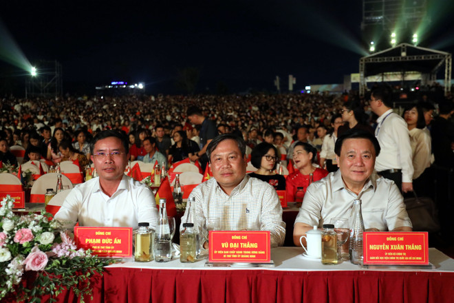 Officials attend the opening ceremony (Photo: VNA) gp.jpg