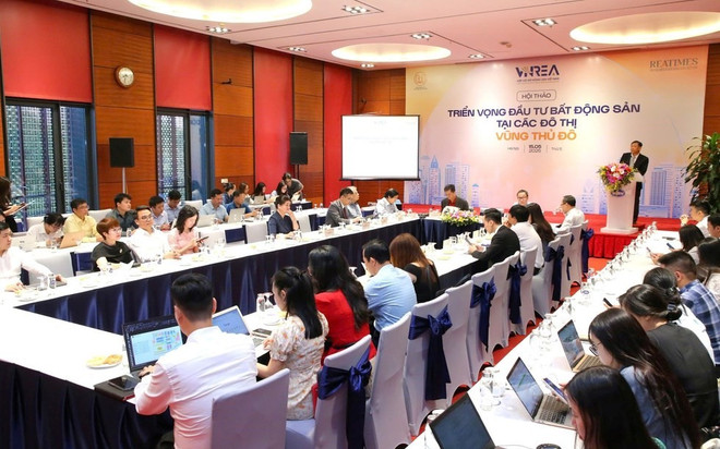At a workshop on outlook of real estate investment to urban areas in the Capital Region. (Photo: VNA) hoi-thao.jpg