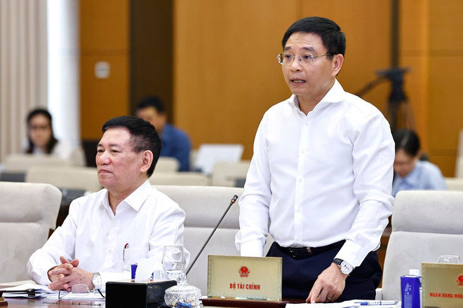 Minister of Finance Nguyen Van Thang speaks at the meeting (Photo: VNA) me.jpg