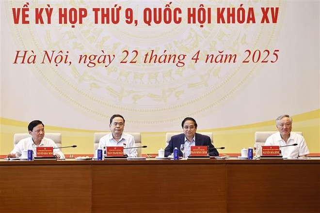 Secretary of the Government's Party Committee and Prime Minister Pham Minh Chinh and Secretary of the National Assembly (NA)'s Party Committee and NA Chairman Tran Thanh Man co-chair a conference between the standing boards of the two Party Committees on April 22. (Photo: VNA) pm-na.jpg
