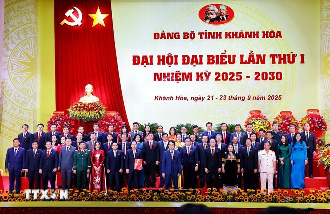 chu-tich-quoc-hoi-dang-bo-tinh-khanh-hoa-20.jpg