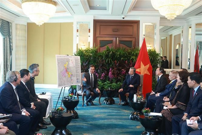 In a reception for founder and managing partner of CMIA Capital Partners Lee Chong Min (Photo: VNA) cm.jpg