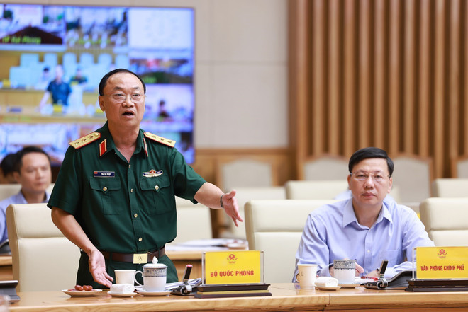 Senior Lieutenant General Thai Dai Ngoc, Deputy Chief of the General Staff of the Vietnam People's Army, speaks at the meeting. (Photo: VNA)