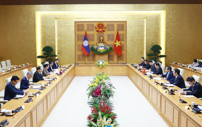 At the meeting (Photo: VNA) vna-2-pham-minh-chinh-sonexay-siphandone-p4g-summit-sidelines.jpg