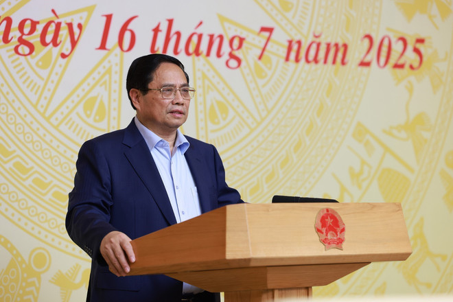 Prime Minister Pham Minh Chinh speaks at the conference. (Photo: VNA) thu-tuong-pham-minh-chinh-chu-tri-hoi-nghi-chinh-phu-voi-dia-phuong-ve-kich-ban-tang-truong-kinh-te-nam-2025-anh-ttxvn.jpg