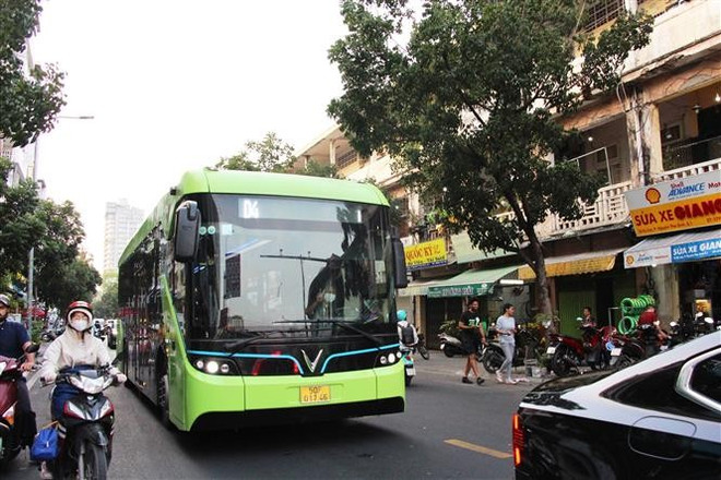 Ho Chi Minh City is speeding up its shift to green public transportation, aiming to make buses run on electricity or other forms of green energy by 2030. (Photo: VNA) vna-potal-all-buses-in-hcm-city-expected-to-run-on-green-energy-by-2030-8156505.jpg