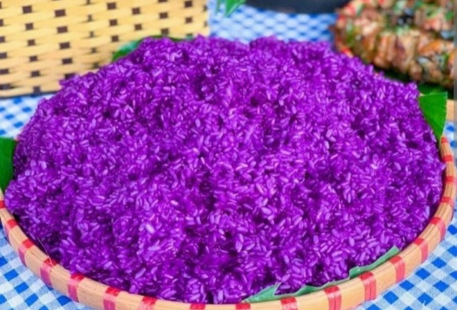 Purple sticky rice (Photo: Lai Chau provincial portal) 1902-xoi-tim.jpg